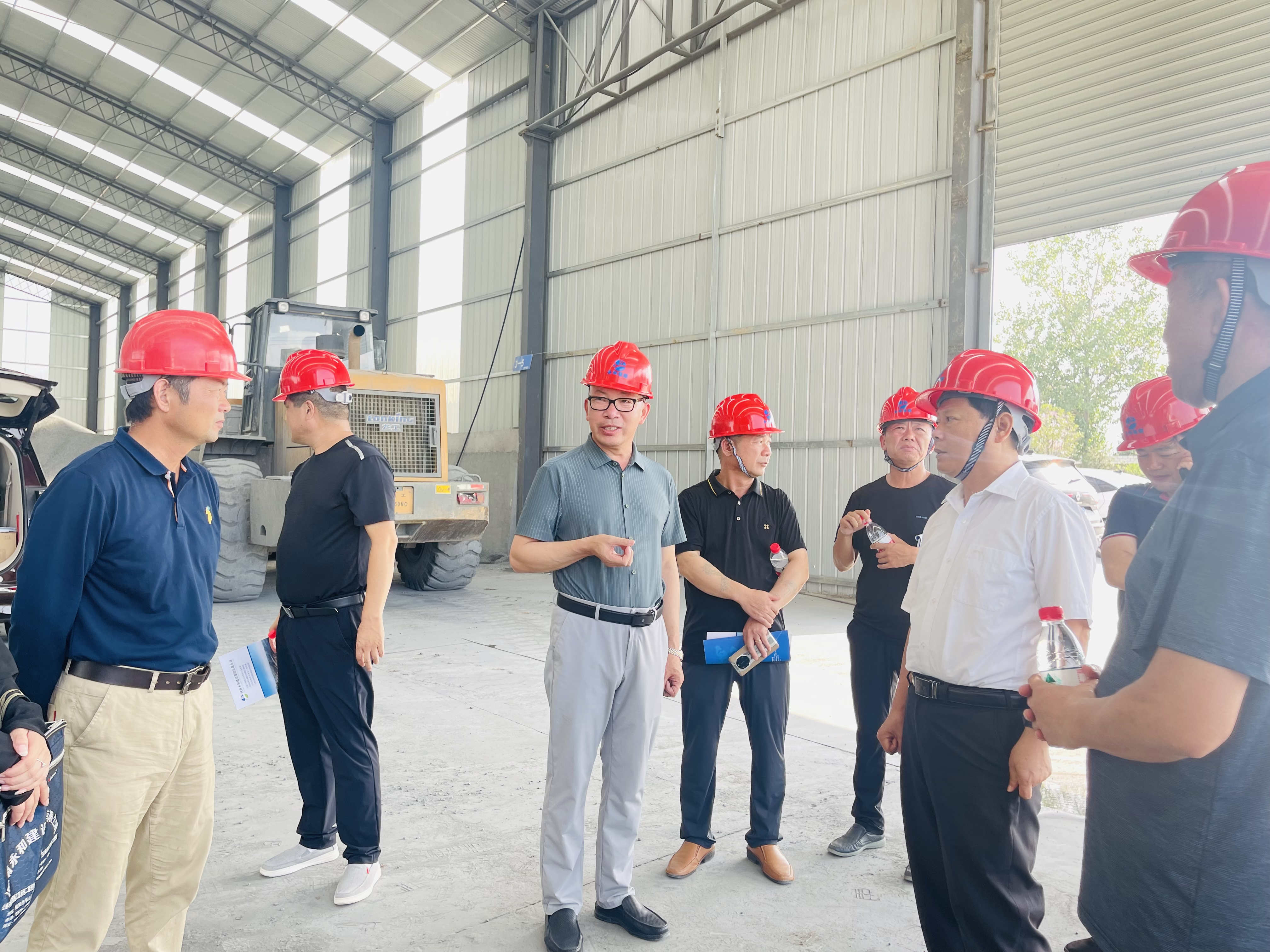 信陽市公路事業(yè)發(fā)展中心、信陽市公路局、107國道建設(shè)工程指揮部、中國中冶信陽項(xiàng)目部等單位蒞臨河南永和建設(shè)集團(tuán)檢查指導(dǎo)工作